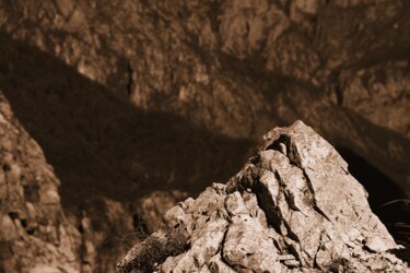 Fotografia intitolato "roccia a punta" da Lorenzo Corti, Opera d'arte originale, Fotografia digitale