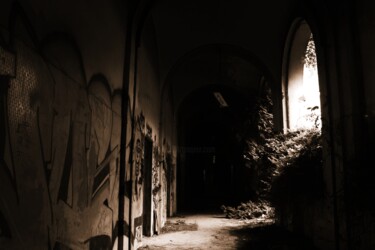Fotografia intitolato "vicolo buio" da Lorenzo Corti, Opera d'arte originale, Fotografia digitale