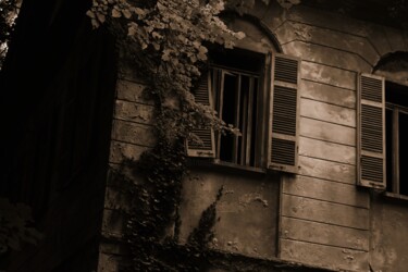 Fotografía titulada "vecchia finestra#3" por Lorenzo Corti, Obra de arte original, Fotografía digital