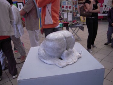 Escultura intitulada "feuille pliée" por Lorette Perret, Obras de arte originais, Pedra