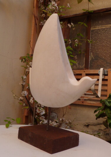 Sculpture titled "Oiseau" by Lorette Perret, Original Artwork, Stone