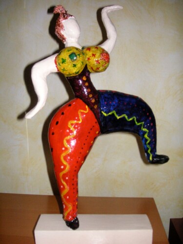 Скульптура под названием "Danseuse" - Lorette Perret, Подлинное произведение искусства, Папье-маше