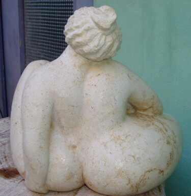 Scultura intitolato "maternité" da Lorette Perret, Opera d'arte originale, Pietra