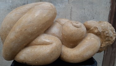 Sculpture intitulée "Femme serpent" par Lorette Perret, Œuvre d'art originale, Pierre