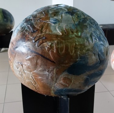 Sculpture titled "Planète Terre N°5" by Loul Combres, Original Artwork, Ceramics
