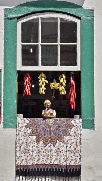 Фотография под названием "Window Ouro Preto 1" - Luiz Pantaleão (Panta), Подлинное произведение искусства, Цифровая фотограф…