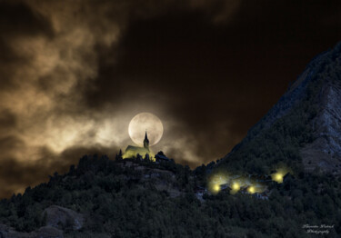 Arts numériques intitulée "lever de lune sur M…" par Lecointre Patrick Artiste - Photographe, Œuvre d'art originale, Photo m…