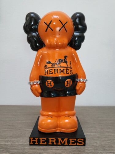 Sculpture titled "Kaws Hermēs" by Luana Muntoni (MunLu), Original Artwork, Spray paint