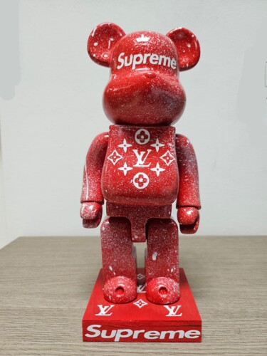 Sculpture titled "Louis Vuitton x Sup…" by Luana Muntoni (MunLu), Original Artwork, Spray paint