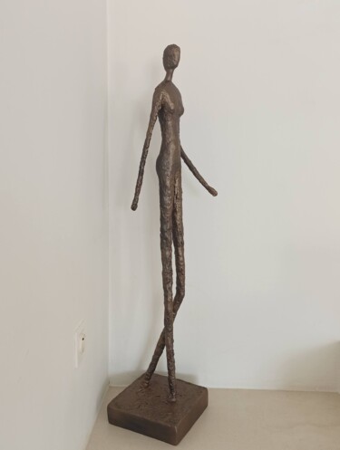 Sculptuur getiteld "Iris" door Luc Chabal, Origineel Kunstwerk, Cement