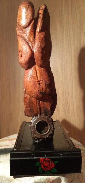 Sculpture titled "La donna del sole" by Luca Martinoli, Original Artwork, Wood