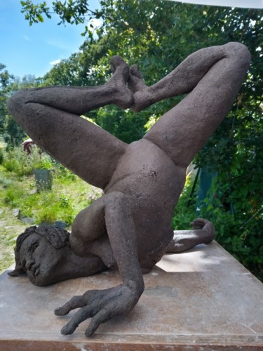 Skulptur mit dem Titel "Camille" von Lucie Burdy, Original-Kunstwerk, Ton
