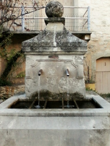 Photographie intitulée "Fontaine" par Lucie Lucy, Œuvre d'art originale