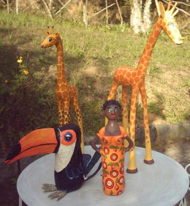 Escultura intitulada "tucano, duas girafa…" por Lucienne Dumay, Obras de arte originais