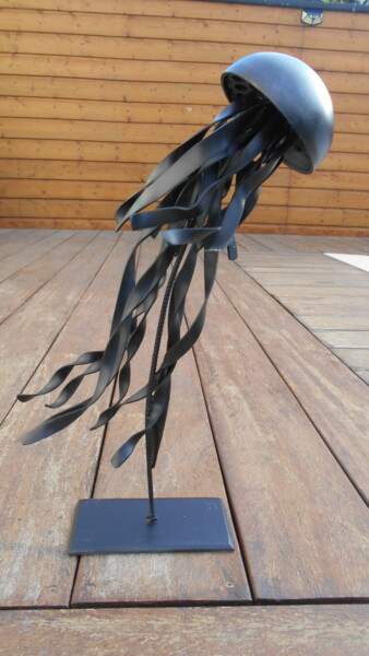 Скульптура под названием "méduse PELAGIE" - Ludo, Подлинное произведение искусства, Металлы