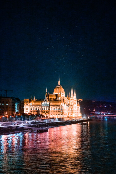 Photographie intitulée "Parlement la nuit" par Lugdivine Borello, Œuvre d'art originale, Photographie numérique