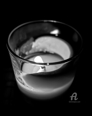 Фотография под названием "Candle Light" - Luigi Veggetti, Подлинное произведение искусства, Цифровая фотография