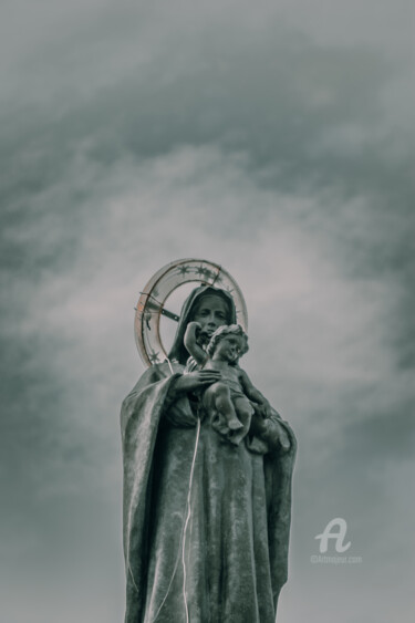Fotografia intitolato "The Virgin Mary Sta…" da Luigi Veggetti, Opera d'arte originale, Fotografia digitale