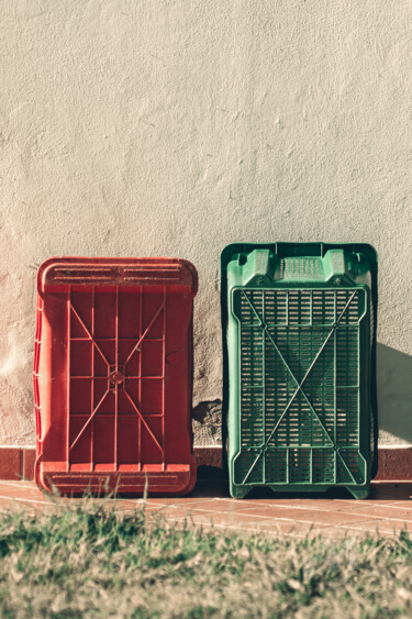 Fotografia intitolato "Red & Green Baskets" da Luigi Veggetti, Opera d'arte originale, Fotografia digitale