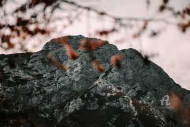 Fotografia intitolato "Mountain in Fall" da Luigi Veggetti, Opera d'arte originale, Fotografia digitale