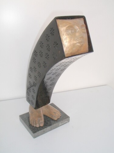Escultura intitulada "homem do futuro1" por Luiz Queimadela, Obras de arte originais, Pedra