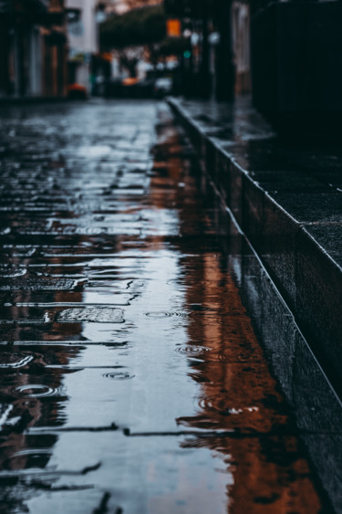 Фотография под названием "Wet road" - Andrey Lukovnikov, Подлинное произведение искусства, Цифровая фотография