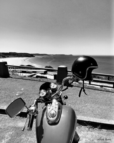 Photographie intitulée "bike on the seaside" par Maak Bran, Œuvre d'art originale, Photographie numérique