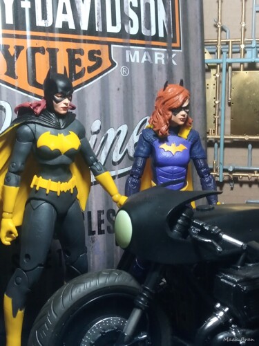 Photographie intitulée "Batgirl et Batgirl" par Maak Bran, Œuvre d'art originale, Photographie numérique