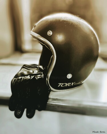 Fotografie mit dem Titel "Helmet" von Maak Bran, Original-Kunstwerk, Digitale Fotografie
