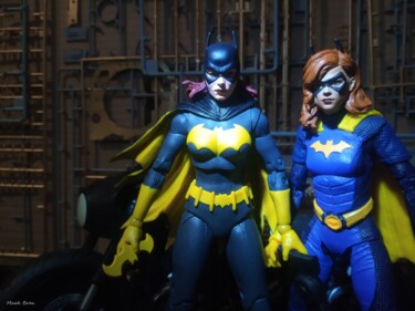 Fotografia intitolato "Batgirl et Batgirl 1" da Maak Bran, Opera d'arte originale, Fotografia digitale