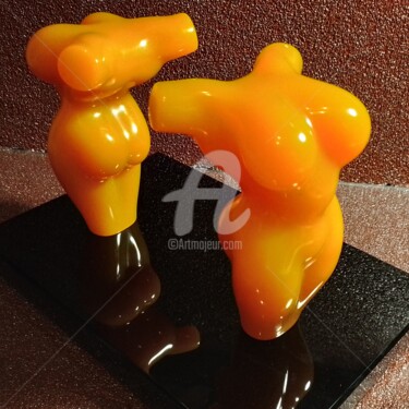 Sculpture titled "2YELLOW WOMEN2 VERT…" by Maas Tiir, Original Artwork, Resin