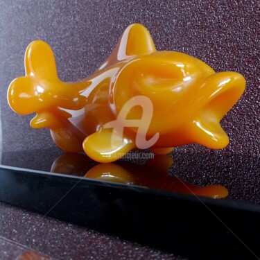 Скульптура под названием "FISH2 YELLOW TRANSL…" - Maas Tiir, Подлинное произведение искусства, Смола
