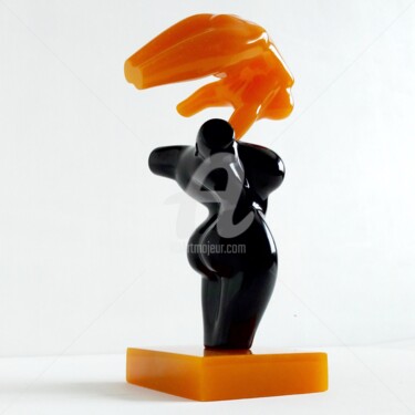 Скульптура под названием "YELLOW GYMNAST-GIRL…" - Maas Tiir, Подлинное произведение искусства, Смола