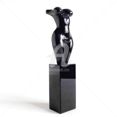 Skulptur mit dem Titel "1BLACK GIRL7 ON BLA…" von Maas Tiir, Original-Kunstwerk, Harz