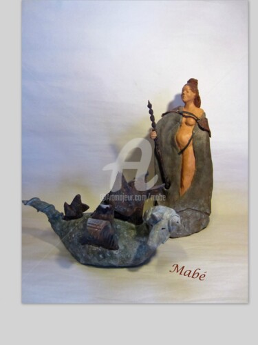 Sculpture intitulée "la guerriere et son…" par Mabé, Œuvre d'art originale, Terre cuite