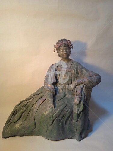 Skulptur mit dem Titel "reverie aux lilas" von Mabé, Original-Kunstwerk, Terra cotta