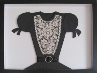 Artisanat intitulée "la petite robe noir…" par Mad, Œuvre d'art originale