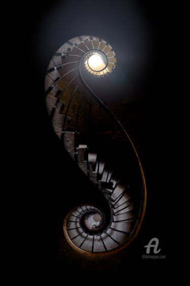 Photographie intitulée "L'étrange escalier" par Maël Bathfield, Œuvre d'art originale, Photographie numérique