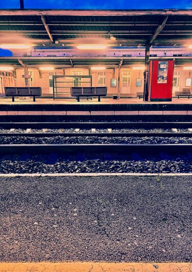 Photographie intitulée "Lines (une gare, un…" par Marcelle Delacité, Œuvre d'art originale, Photographie numérique