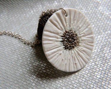 Diseño titulada "Flower necklace" por Decorella, Obra de arte original, Joyas