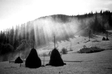 Photography titled "haystacks looking a…" by Magda Durda, Original Artwork, Non Manipulated Photography