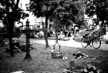 Fotografie mit dem Titel "bicycle in the ceme…" von Magda Durda, Original-Kunstwerk, Nicht bearbeitete Fotografie