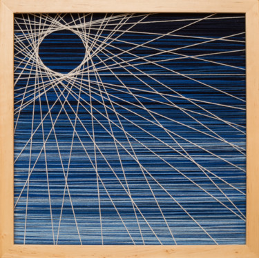 Blue Hole Sun Art textile intitulée "Blue Hole Sun" par Magdalena Kulawik, Œuvre d'art originale, String Art Monté sur Panneau de bois