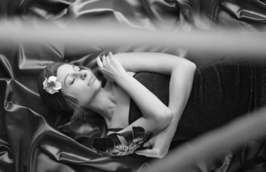 Photography titled "Sleeping woman" by Maka Magnolia, Original Artwork, Digital Photography