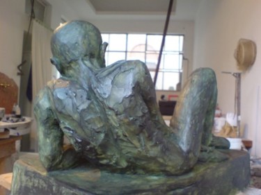 Sculptuur getiteld "man reading" door Majd, Origineel Kunstwerk, Gietwerk