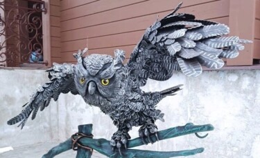 Скульптура под названием "Кованая сова на вет…" - Максим Дергачев, Подлинное произведение искусства, Металлы