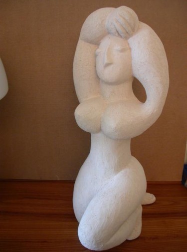 Sculpture titled "FEMME à GENOU" by France Lemaitre, Original Artwork, Terra cotta