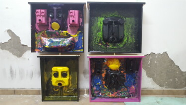 Scultura intitolato "4 cassetti di 1 arm…" da Mangani', Opera d'arte originale, Plastica