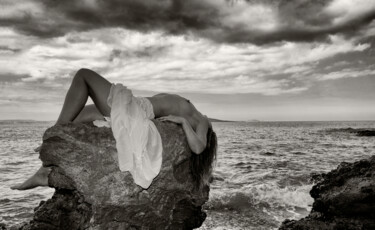 Fotografía titulada "On the rocks" por Manolis Tsantakis, Obra de arte original, Fotografía analógica