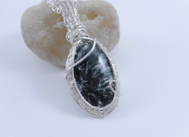 Collier,pendentif séraphinite,fil métal argenté Design intitulée "Collier,pendentif s…" par Manuèle Derreumaux, Œuvre d'art originale, Colliers